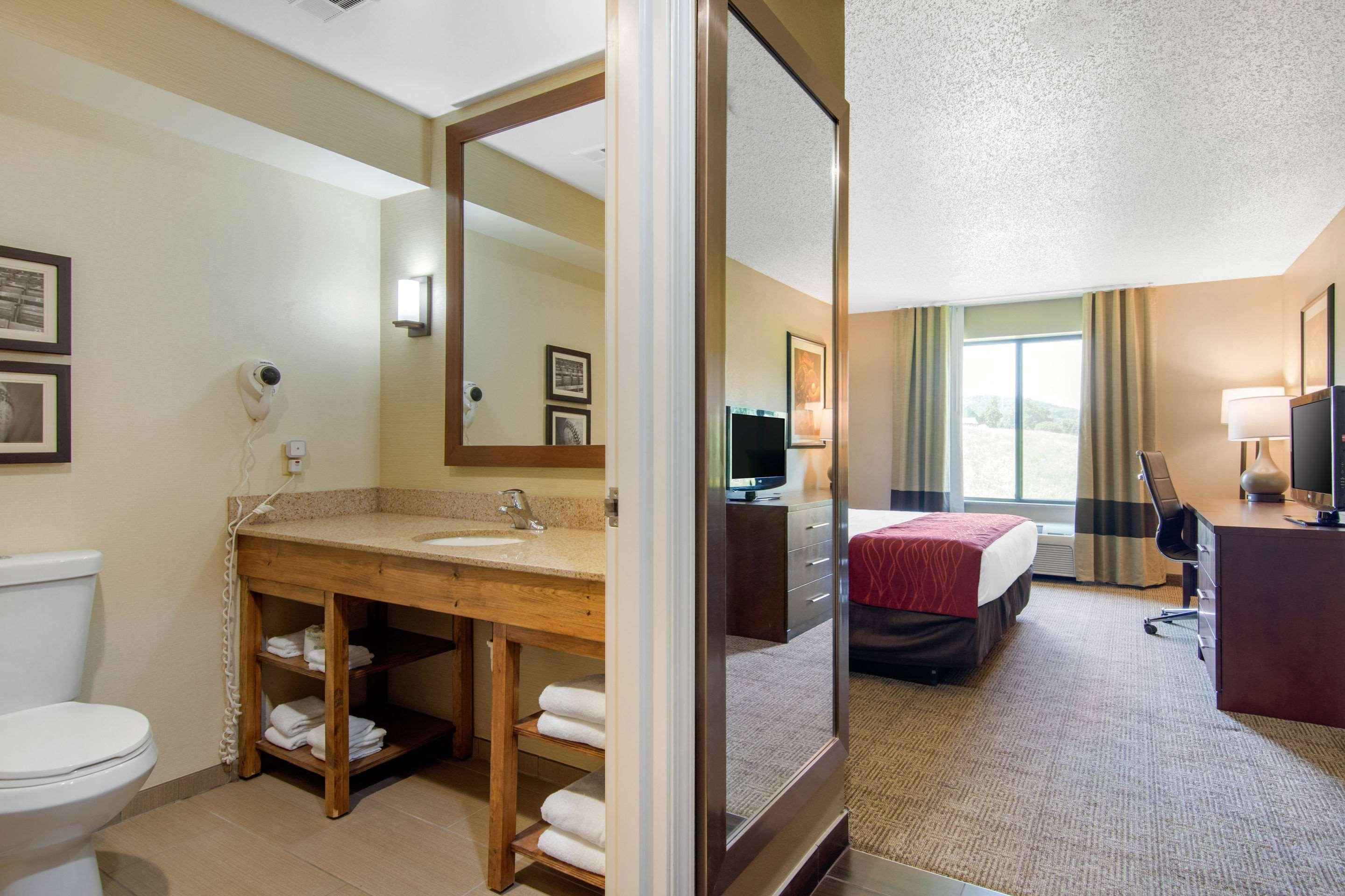 Comfort Inn & Suites Cooperstown - Milford Exteriör bild