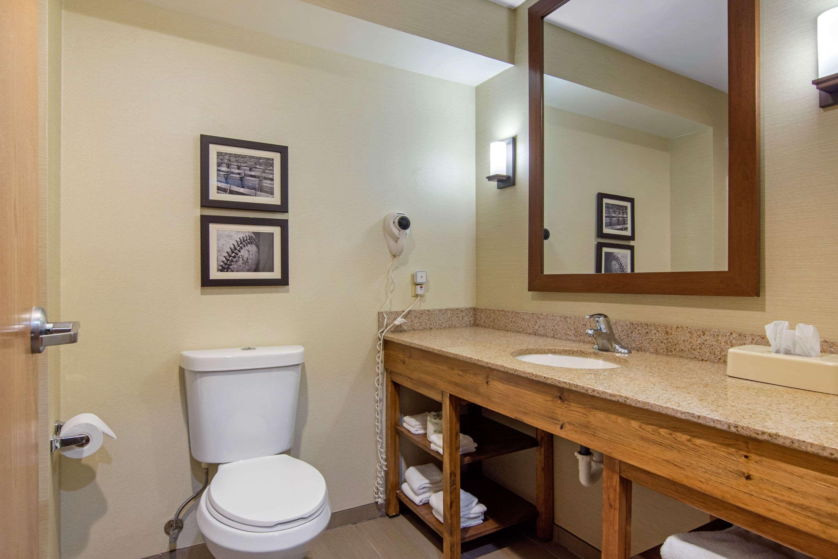 Comfort Inn & Suites Cooperstown - Milford Exteriör bild