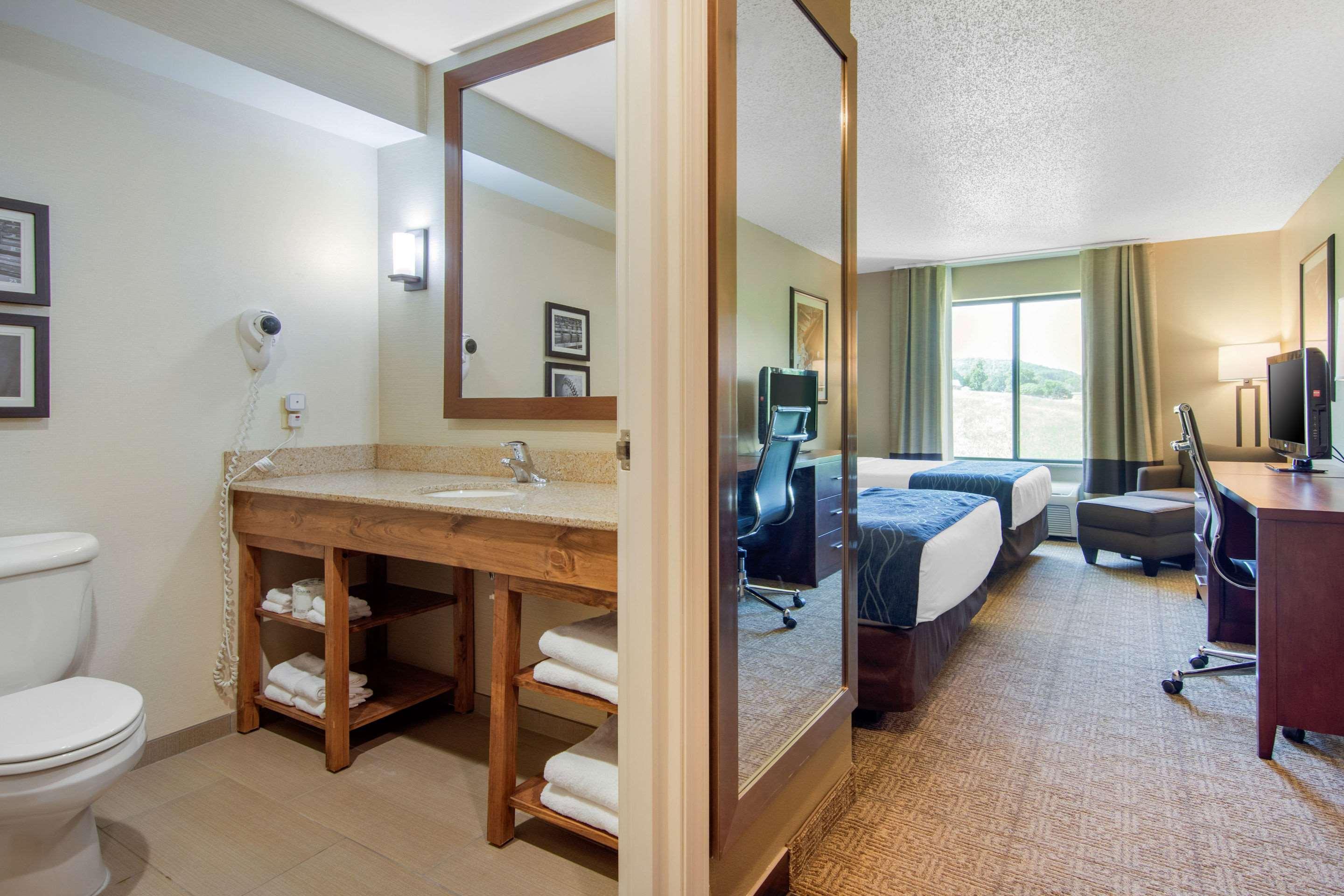 Comfort Inn & Suites Cooperstown - Milford Exteriör bild